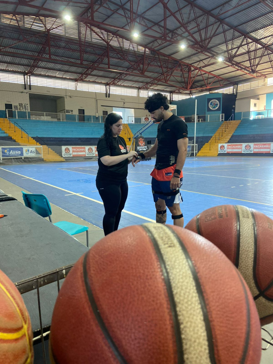 Pesquisa usa inteligência artificial para analisar desempenho de atletas de basquete em Assis